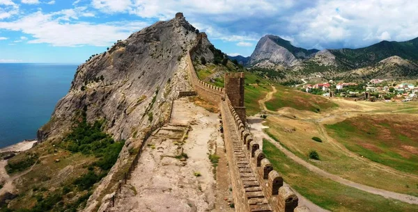Kırım Cumhuriyeti, Sudak 'taki Ceneviz kalesinin manzarası, duvar manzarası