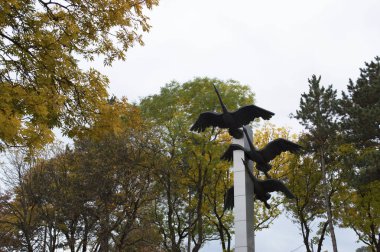 Kislovodsk 'taki Crane anıtı, cepheye giden sakinler. Kafkas Mineral Suları, Rusya
