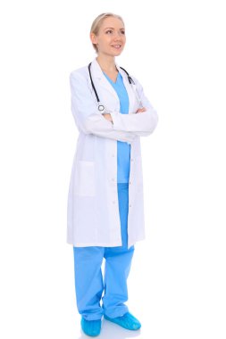 Doktor kadın ya da hemşire beyaz arka planda izole edilmiş. Gülümseyen neşeli tıbbi personel temsilcisi. Tıp konsepti