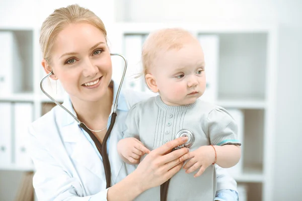 Doctor and patient in hospital. Little girl is being examined by doctor with stethoscope. Medicine concept — Stock Photo, Image