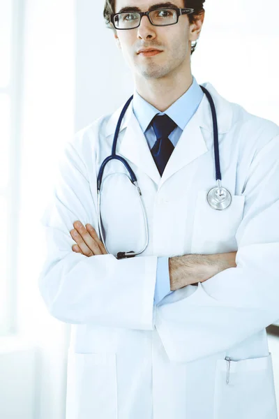 Doctor man standing straight with arms crossed. Perfect medical service in clinic. Happy future in medicine and healthcare — Stock Photo, Image