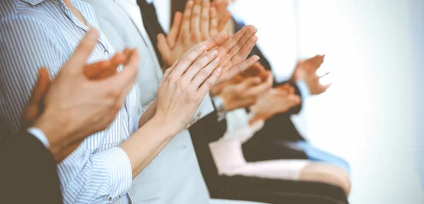 Business people clapping and applause at meeting or conference, close-up of hands. Group of unknown businessmen and women in modern white office. Success teamwork or corporate coaching concept — Stock Photo, Image