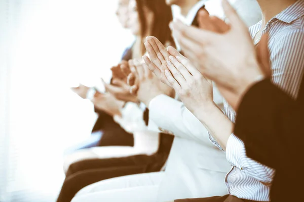 Business people clapping and applause at meeting or conference, close-up of hands. Group of unknown businessmen and women in modern white office. Success teamwork or corporate coaching concept — Stock Photo, Image