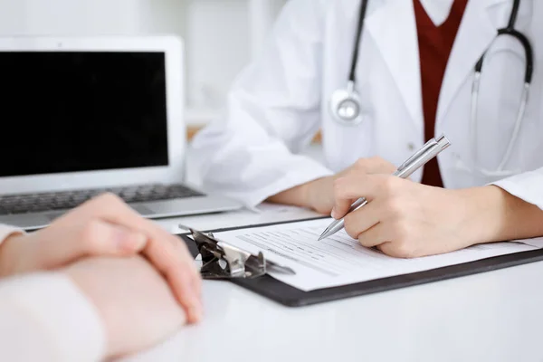 Unknown Woman Doctor Filling Application Form While Consulting Patient Medicine — Stock Photo, Image