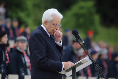 Cassino, İtalya - 18 Mayıs 2019: İtalya Cumhurbaşkanı Sergio Mattarella'nın Polonya askeri mezarlığında Montecassino Savaşı'nın 75.