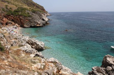 Castellammare del Golfo, San Vito Lo Capo - 30 Haziran 2016: Zingaro Doğa Rezervi, Sicilya Bölgesi Bölgesel Devlet Ormancılık Şirketi tarafından yönetilen İtalyan koruma altındaki doğal alan