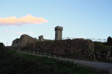 Radicofani, İtalya - 3 Ekim 2016: Rocca 'nın girişi
