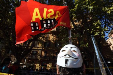 Roma, İtalya - 18 Ekim 2019: Anonymous 'un maskesi