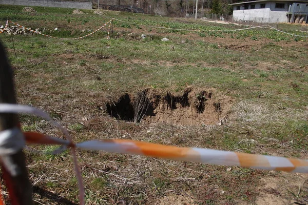 イタリアのテルエル 2009年3月15日 フロジノーネ県のテルエル地方の小さな陥没穴 — ストック写真