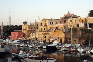Ponza yakınlarındaki Ventotene Adası - İtalya