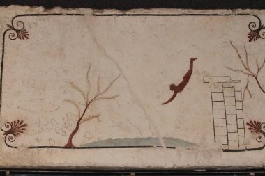 Capaccio Paestum, İtalya - 25 Nisan 2014: Tuffatore 'un mezarının kapak levhası ayrıntıları