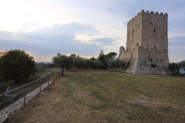 Arpino, İtalya - 16 Eylül 2020: Antik çağın akropolü