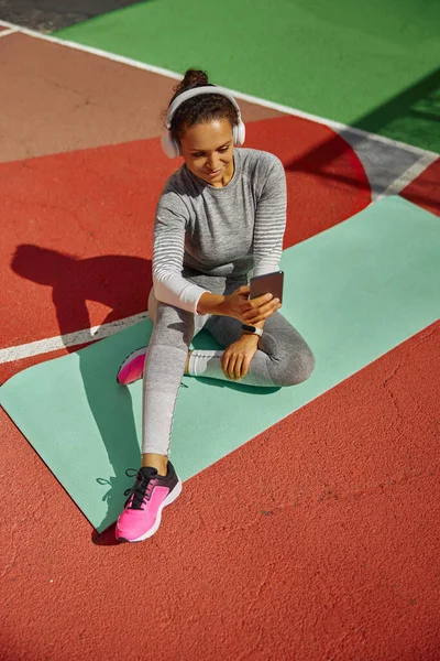 Hermosa Sana Alegre Mujer Sonriente Entrenamiento Una Ciudad Color Urbano — Foto de Stock