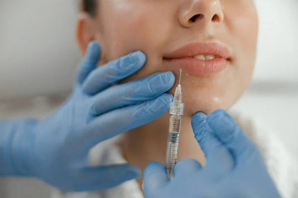 Belle Femme Caucasienne Souriante Bonne Santé Fait Des Procédures Beauté — Photo