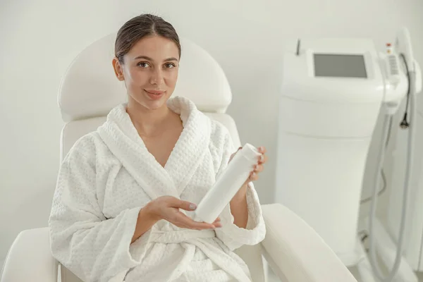 Beautiful Healthy Smiling Caucasian Woman Doing Beauty Procedures Spa Healthcare — Stock Photo, Image