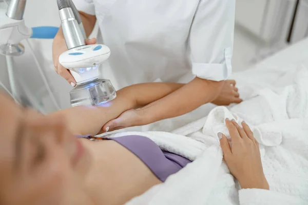 Mooie Gezonde Glimlach Kaukasische Vrouw Het Doen Van Schoonheid Procedures — Stockfoto