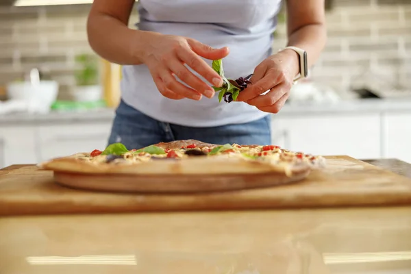 Beautiful Smily Handsome Woman Preparing Tasty Fresh Italian Pizzawith Vegetables — Stock Photo, Image