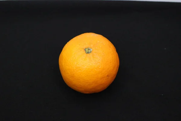 Оранжевый Мандарин Черном Фоне — стоковое фото
