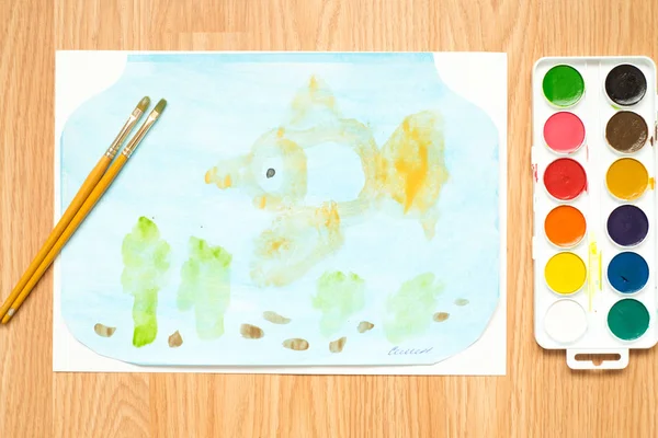 Desenho Infantil Com Lápis Cor Peixe Aquário Fundo Azul Com — Fotografia de Stock