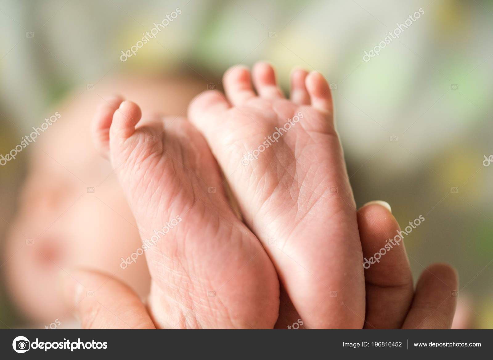 Pieds Bebe Entre Les Mains Mere Maman Son Enfant Concept Image Libre De Droit Par Irishasel C Pieds Bebe Entre Les Mains Mere Maman Son Enfant Concept Image Libre De Droit Par Irishasel C