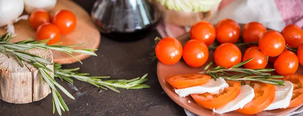 Bandera Bruschetta Italiana Con Tomates Picados Albahaca Queso Mozzarella Vinagre — Foto de Stock
