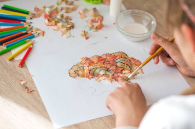 Şekil ağacının kalem talaş yaptı