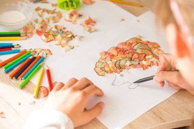 Şekil ağacının kalem talaş yaptı