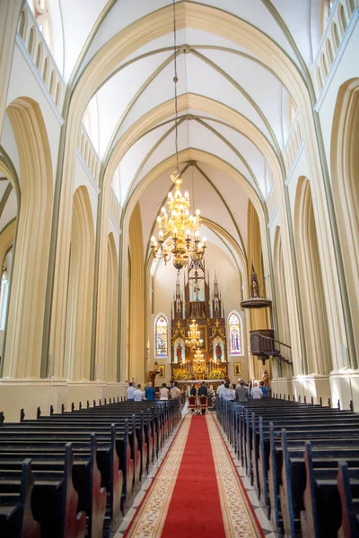 Eglise éditée dans le style gothique, intérieur. Akhitektura à Gerviaty près de Grodno, Biélorussie. juillet 2018 . — Photo