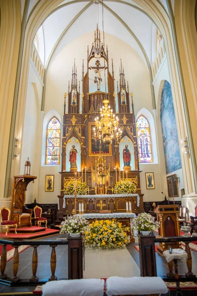 Eglise éditée dans le style gothique, intérieur. Akhitektura à Gerviaty près de Grodno, Biélorussie. juillet 2018 . — Photo