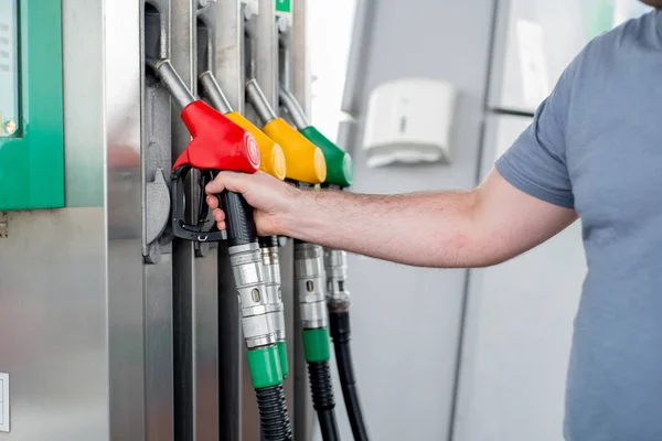 Vermelho Verde Amarelo Cor Laranja Combustível Gasolina Distribuidor Abastecendo Carro — Fotografia de Stock