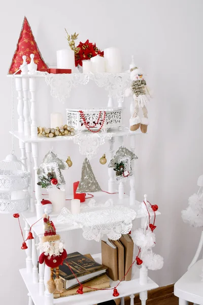 Rode Kerst Ornamenten Hart Bal Kerstboom Glitter Bokeh Achtergrond Met — Stockfoto