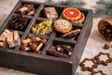 Yazıcı kutusunda çeşitli Noel candy