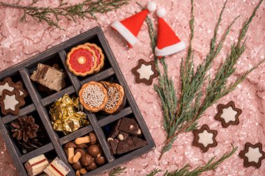 ahşap kutu Noel simgeler, üstten görünüm, yakın çekim.