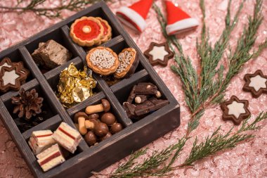 ahşap kutu Noel simgeler, üstten görünüm, yakın çekim.