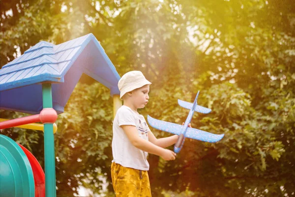 Aviador Piloto Infantil Com Sonhos Avião Viajar Verão Natureza Pôr — Fotografia de Stock