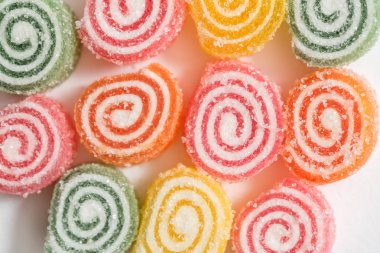 Renkli marmelat salyangoz şeklin. Şeker tatlı Noel şekerleme