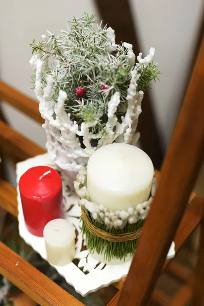 Decoraciones Navideñas Ramas Abeto Velas Composiciones Cera Sobre Fondo Madera — Foto de Stock