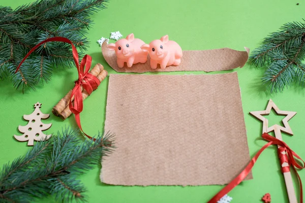 Fundo Natal Com Biscoitos Gengibre Folhas Papel Artesanal Espaço Para — Fotografia de Stock