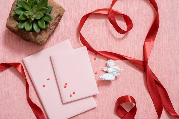 Decoración de Navidad con árbol de Navidad, ángel y cintas — Foto de Stock