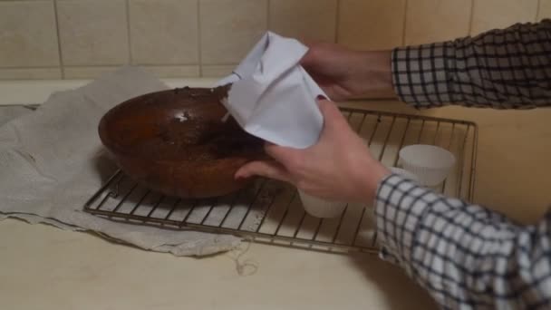 Procesy Przygotowania Czekoladowe Babeczki Zbliżenie Stole Gotowania Czekoladowe Babeczki Ułożyć — Wideo stockowe