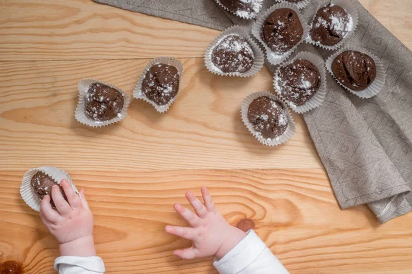 Prostě Pečené Čokoládové Muffiny Pečení Čokoládové Sladké Pečivo Právě Dostal — Stock fotografie