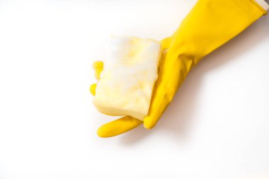 bir elinde beyaz zemin üzerine izole kauçuk eldiven