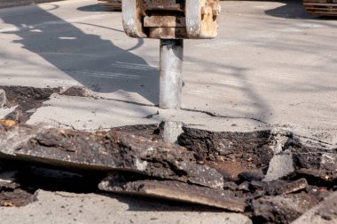 Matkap, kazma ve beton yollar sondaj ile driveway yüzey tamir erkek işçi
