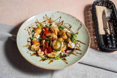 Taze sebze salatası. en iyi vejetaryen yemek