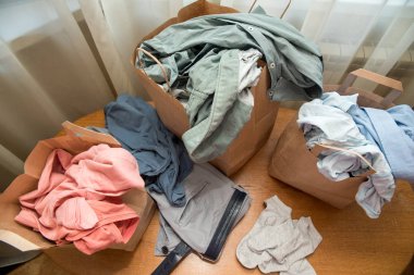 Arka planda berbat bez yığını ile yazılar için tahtaüzerinde boş kopyalama alanı