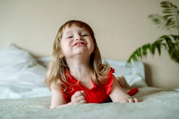 Happy Baby Portrait Emotional Baby Girl Bed Bright Bedroom Cozy — Stock Photo, Image