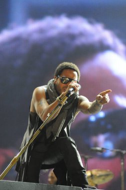 RIO DE JANEIRO, 11 Eylül 2011 - Rio de Janeiro Rock sırasında şarkıcı Lenny Kravitz gösterisi