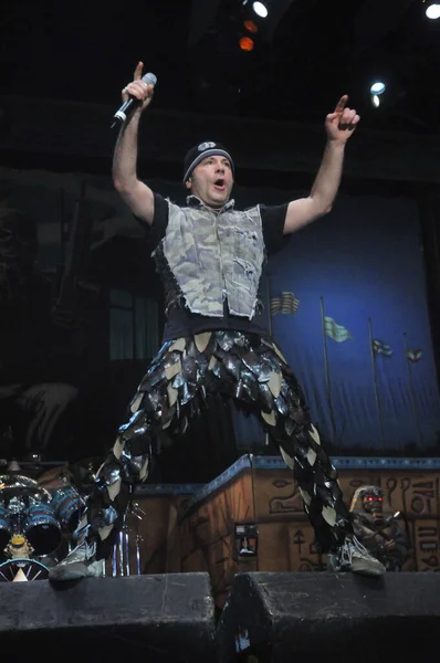 Bruce Dickinson Singer Iron Maiden grubu Rio de Janeiro 'da gösteri yapıyor. 