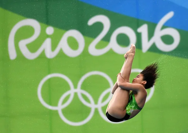 Atleta Olímpico Los Saltos Ornamentales Durante Los Juegos Olímpicos 2016 — Foto de Stock