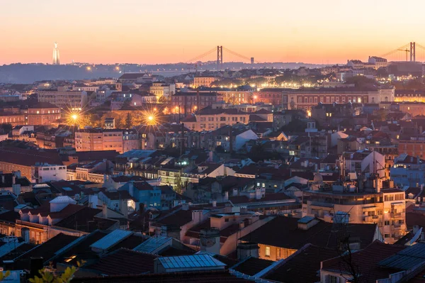 Zachód Słońca Pomarańczowymi Tonami Punktu Widzenia Graa Lizbonie Stolicy Portugalii — Zdjęcie stockowe